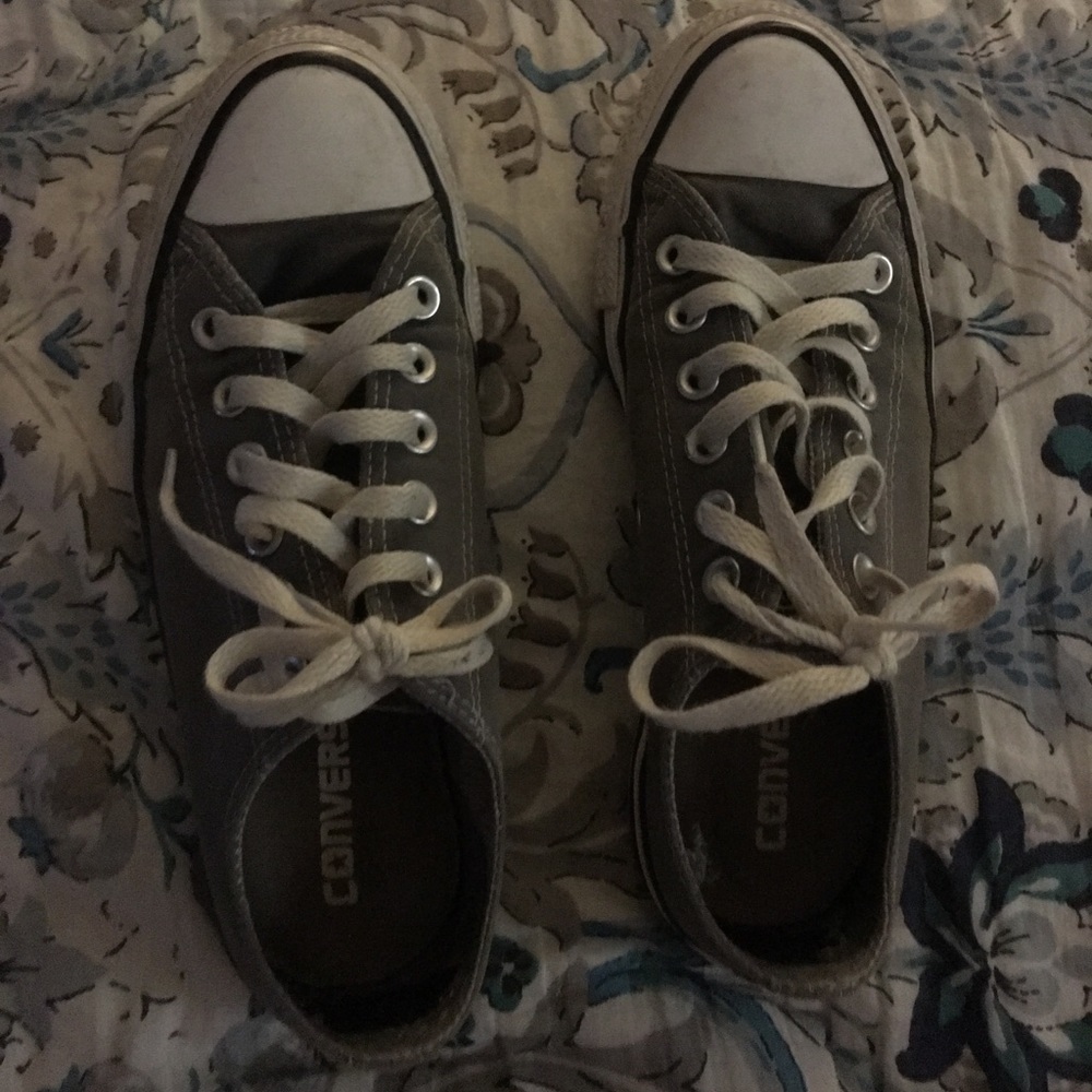 grey converse